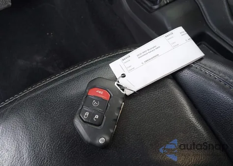 2020 Jeep Wrangler Unlimited Sahara 4X4 z USA, uszkodzony, nr VIN 1C4HJXEG3LW268444